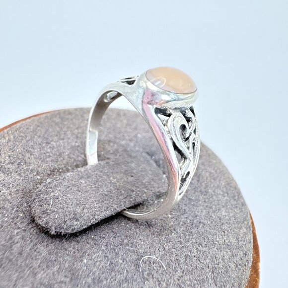 VTG Sterling Silver 925 Mother of Pearl Scroll Design Statement Ring Size 4.5 - Picture 2 of 8